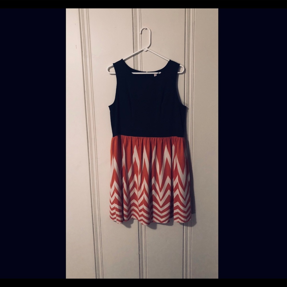 Sleeveless Charcoal & Chevron Print Dress